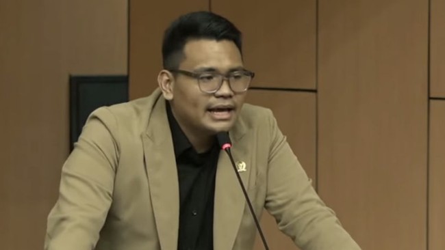 Abcandra Muhammad Akbar Supratman mencatat rekor sebagai pimpinan MPR RI termuda dalam sejarah RI. Putra Menkumham itu jadi Wakil Ketua MPR di usia 26 tahun.