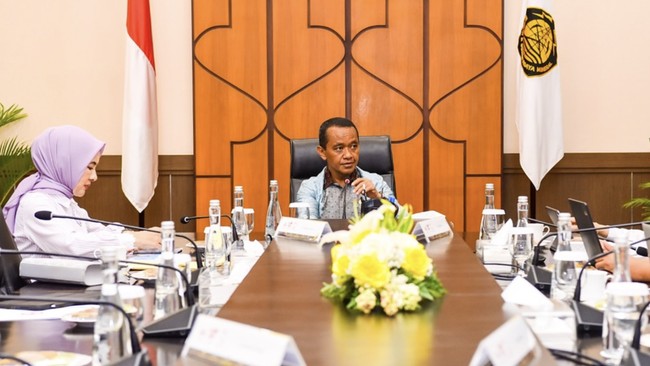 Menteri ESDM Bahlil Lahadalia bertemu dengan Dirut Pertamina Nicke Widyawati. Momen itu dibagikan Bahlil melalui akun instagramnya, Kamis (3/10).
