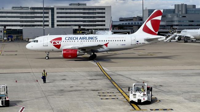 Usai satu abad wira-wiri di langit, Czech Airlines bakal menghentikan operasionalnya pada Oktober ini. Maskapai ini pertama kali berdiri pada 1923 silam.