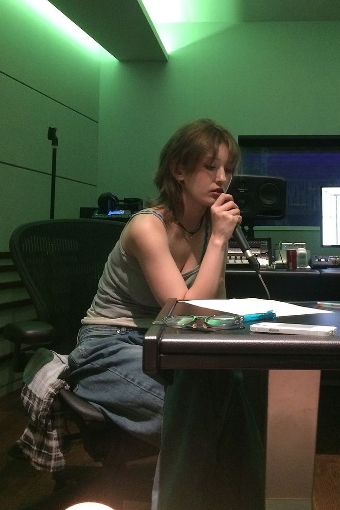 Gaya rambut baru Somi ini mendapat banyak pujian dari penggemar. Sejumlah penggemar di Instagram bahkan menduga-duga bahwa Somi akan segera merilis lagu baru karena gaya rambut barunya./Foto: Instagram/somsomi0309