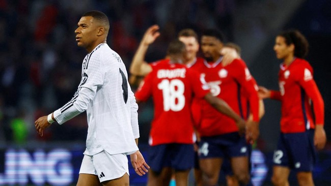 Ethan, adik Kylian Mbappe, ikut larut dalam selebrasi kemenangan Lille atas Real Madrid dalam lanjutan Liga Champions, Kamis (3/10) dini hari WIB.