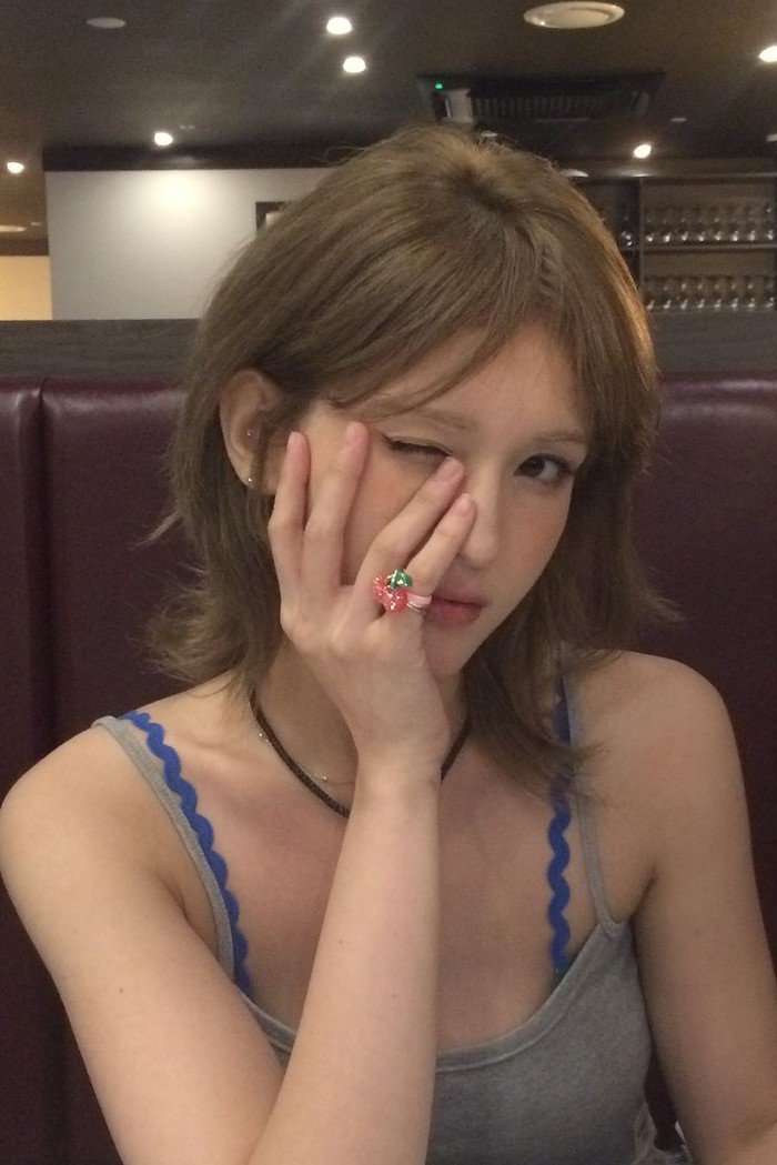 Lucunya, Somi sempat membagikan meme yang mengatakan bahwa ia akan merindukan rambut pirangnya. Meski begitu, penggemar meyakinkan bahwa Somi juga terlihat cantik dan sangat cocok dengan rambut cokelat./Foto: Instagram/somsomi0309