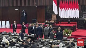 Momen Bambang Pacul PDIP Diskusi Hangat Dikelilingi Elite Gerindra