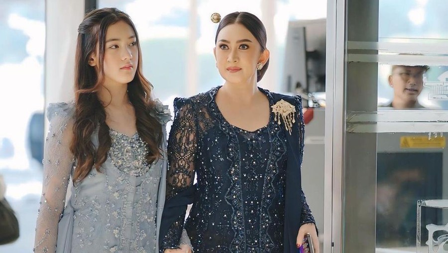 Nafa Urbach dan putrinya, Mikhaela Lee