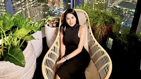 Nikita Mirzani Menangis Haru Vadel Badjideh Jadi Tersangka dan Ditahan