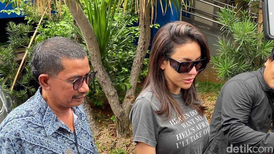 Nikita Mirzani di Polda Metro Jaya