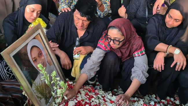 Keluarga mengungkapkan hal-hal yang diinginkan Marissa Haque sebelum meninggal dunia pada Rabu (2/10) dini hari.