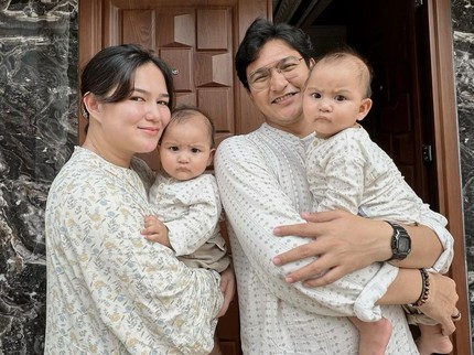 5 Potret Anak Kembar Artis yang Menggemaskan, Outfitnya Kompak