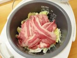 5 Tips Memasak Daging dengan Rice Cooker, Cocok untuk Anak Kos agar Hemat Gas