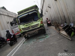 Truk Kecelakaan di Underpass Pondok Indah Dievakuasi, Lalin Ramai Lancar