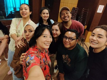 img-title Joshua Suherman Pamer Bakal Reuni Eks Penyanyi Cilik 90-an, Tina Toon Kena Sentil
