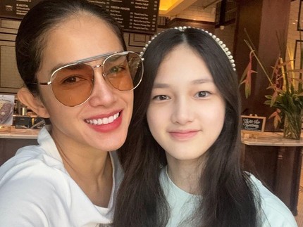 7 Potret Elea Putri Ussy Sulistiawaty, Cantik Disebut Mirip Princess di Negeri Dongeng