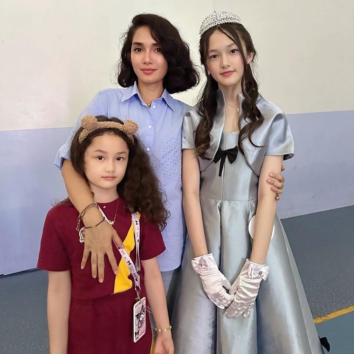 <p>Pada berbagai unggahan Instagram, banyak yang menyebut Elea mirip dengan artis-artis Korea, Bunda. Tidak hanya itu, Elea juga kerap dijuluki sebagai <em>princess</em> di negeri dongeng, lho. (Foto: Instagram: @ussypratama)</p>
