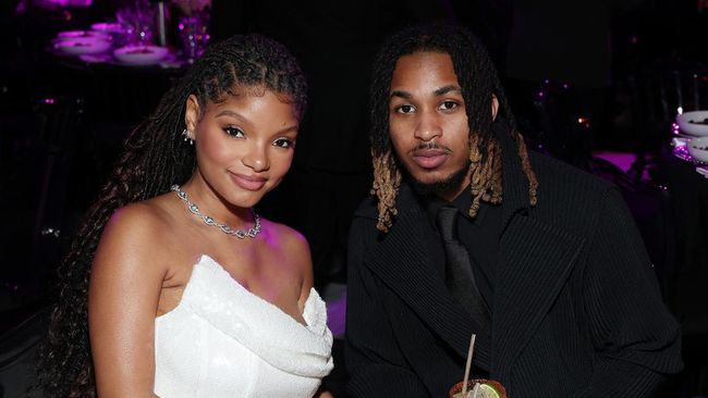 Pasangan kekasih Halle Bailey dan DDG putus setelah dua tahun bersama dan memiliki satu anak yang lahir pada 2023.