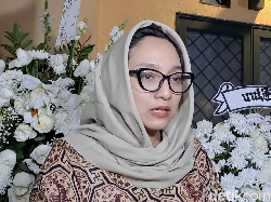 Anak Selalu Ingat Pesan Marissa Haque, Rumah dan Taman Harus Dirawat