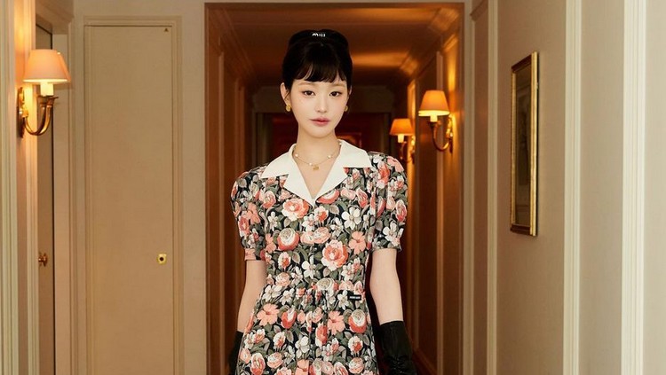 Jang Wonyoung IVE di fashion show Miu Miu Jang Wonyoung IVE di fashion show Miu Miu