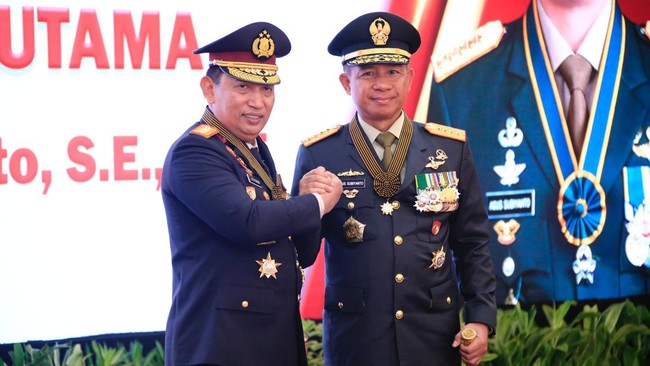 Kapolri memastikan investigasi kasus penembakan tersebut akan dilakukan secara transparan baik dari pihak Polri maupun TNI.