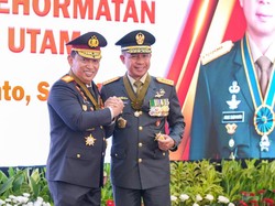 Kapolri Anugerahkan Bintang Bhayangkara Utama ke Panglima TNI
