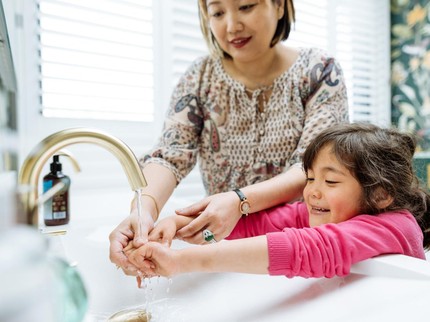 Viral Bahaya Anak ke Toilet Umum Sendirian, Simak Aturan Temani Si Kecil ke Kamar Kecil