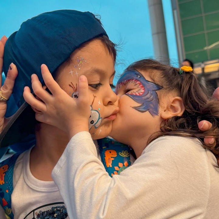 <p>Tak hanya itu, Rayden dan Aisyah juga mewarisi paras bule sang ibunda yang menawan, nih. "Anaknya bule banget," ujar netizen dengan akun @ain****. (Foto: Instagram @kimbrlyryder)</p>