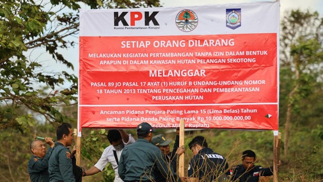 KPK mendampingi Pemprov NTB menertibkan tambang emas ilegal yang beroperasi di Dusun Lendek Bare, Sekotong, Lombok Barat.