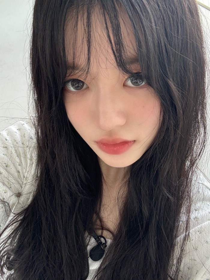 Lalu, artis Korea yang mahir bermain biola sejak kecil ini meninggalkan agensi tersebut setelah menjalani pelatihan selama kurang lebih dua tahun dan resmi bergabung dengan BELIFT LAB sebagai trainee pada paruh kedua tahun 2021./ Foto: x.com/ILLIT_twt