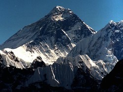 Nepal Akan Batasi Izin Mendaki Everest, Hanya untuk Pendaki Berpengalaman