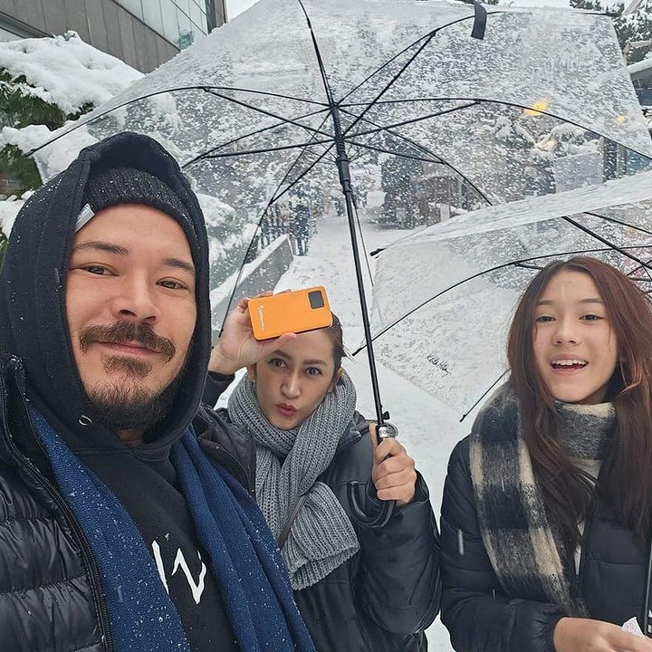 <p>Dari pernikahannya dengan Zack Lee, Nafa Urbach dikaruniai seorang anak perempuan bernama Mikhaela Lee. Meski ia dan Zack sudah berpisah, keduanya tetap akur membesarkan anak semata wayang. (Foto: Instagram @nafaurbach)<br /><br /><br /></p>