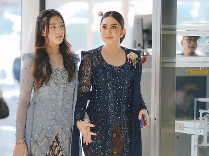 7 Potret Terbaru Mikhaila Putri Nafa Urbach, Cantik & Tingginya Menyusul Sang Bunda