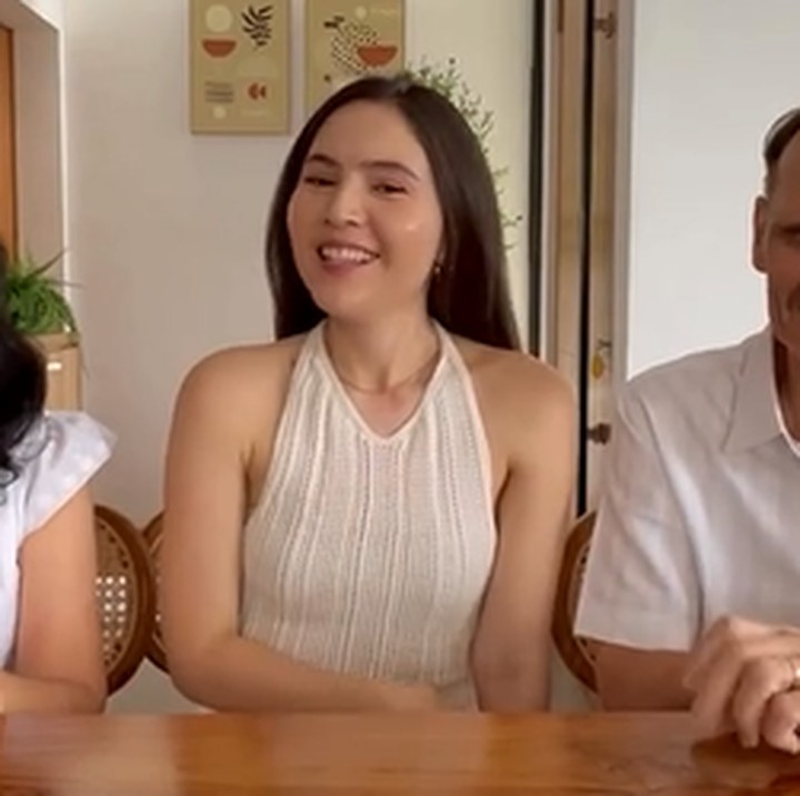 <p>Olivia Jensen mengajak kedua orang tuanya, Viverina Lubis dan Benny Jensen, untuk mengenang foto lama nih, Bunda. Dalam kesempatan tersebut, ada banyak cerita yang mereka bagikan sambil bernostalgia. "Nostalgia foto lama sama mama dan papa," tulisnya di <em>caption.</em> (Foto: Instagram @oliviajensen)<br /><br /><br /></p>