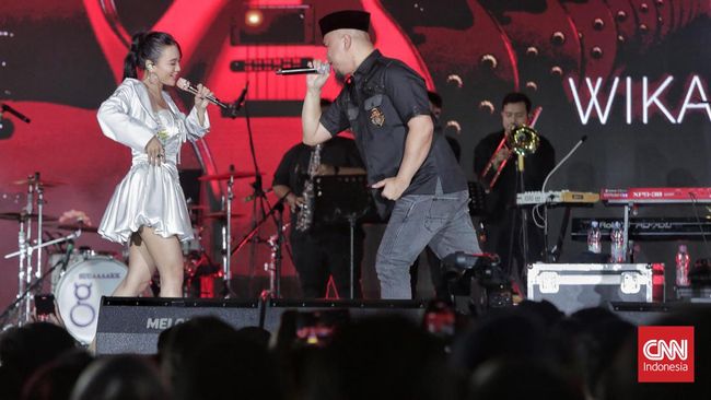 Dewa 19 dan Wika Salim berduet membawakan dua buah lagu dalam People Fest 2024.