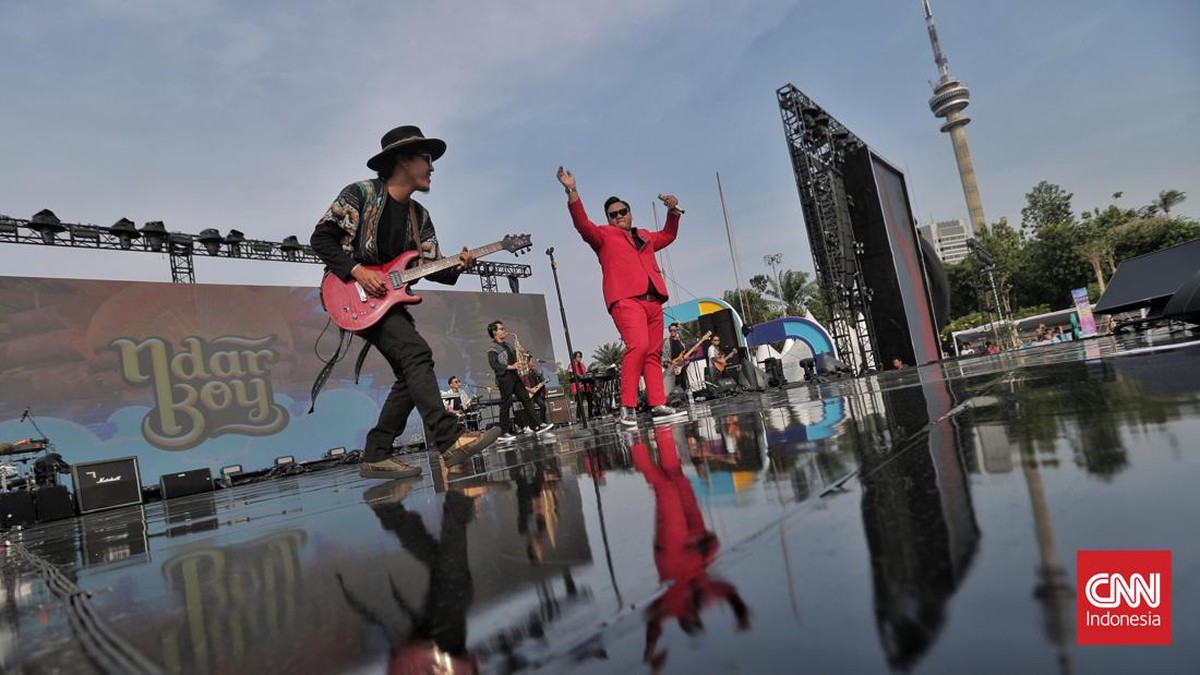 FOTO: Ndarboy Genk Buat Penonton Hanyut dalam Goyangan di People Fest