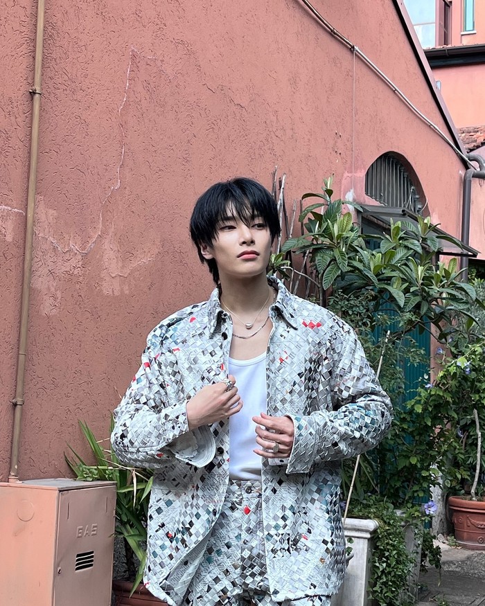 Selain menghadiri peragaan busana Bottega Veneta pada 21 September 2024 lalu, I.N Stray Kids juga melakukan pemotretan bersama majalah DAZED KOREA yang berkolaborasi dengan fashion brand asal Italia tersebut./ Foto: instagram.com/i.2.n.8