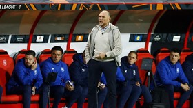 Kata-kata Pelatih Twente usai Hilgers cs Ditahan Anak Asuh Mourinho