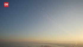 VIDEO: Penampakan Serangan Rudal Meledak Dicegat Iron Dome Israel