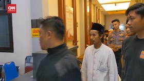 VIDEO: Polisi Tetapkan Kyai Pemerkosa Santri Hingga Hamil Tersangka