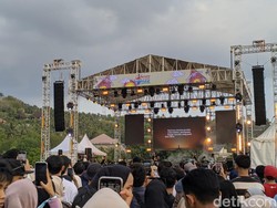 Fiersa Besari Pembuka Panggung Senggigi Sunset Jazz 2024