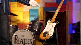 FOTO: Gitar George Harrison Era Awal The Beatles Akan Dilelang