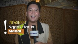 Gaya Nyentrik Rangga Moela dengan Outfit Warna Cerah Merona