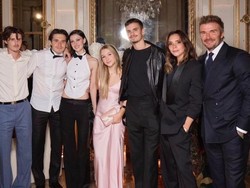 Most Pop: Harper Beckham Pakai Gaun Tipis, Dikritik Tak Pantas Untuk Usia 13
