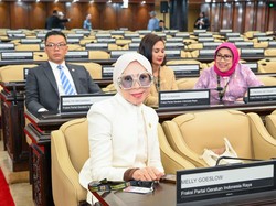 Momen Lucu Melly Goeslaw Kepagian Ngantor di Senayan