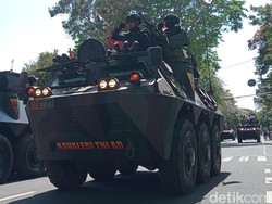Parade Kendaraan Tempur hingga Simulasi Operasi Militer di HUT TNI ke-79