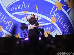 Video: Kali Pertama ke Synchronize, Bernadya Buat Penonton Galau Berjamaah