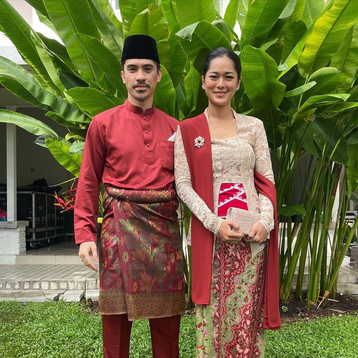 <p>Aktris ternama Prisia Nasution menikah dengan aktor Malaysia, Iedil Putra, pada 1 Juni 2016. Meski kehidupan rumah tangga Prisia dan Iedil jauh dari sorot kamera, keduanya selalu tampil harmonis di berbagai kesempatan dan jauh dari isu miring, Bunda.  (Foto: Instagram @iedilputra)</p>