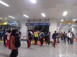 Listrik Stasiun Manggarai Sempat Padam, KCI Minta Maaf