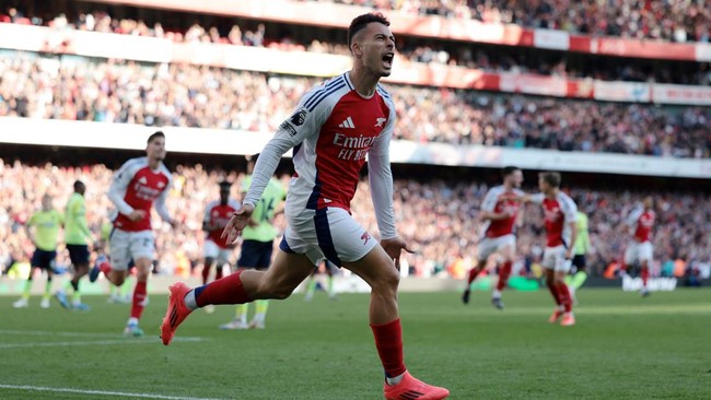 Arsenal comeback menggulung Southampton 3-1 pada pekan ketujuh Liga Inggris di Stadion Emirates, Sabtu (5/10).