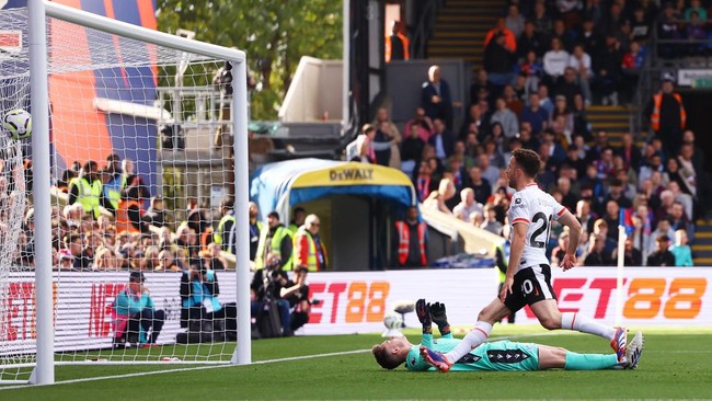 Liverpool menang atas Crystal Palace pada pertandingan Liga Inggris 2024/2025, Sabtu (5/10).
