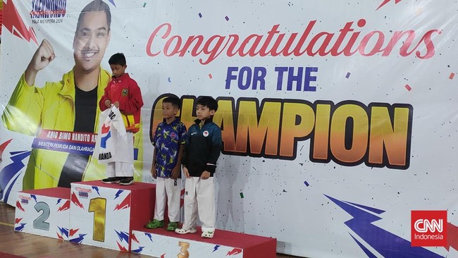 Peluh dan air mata menghiasi perjuangan atlet di pertandingan hari ketiga CNN Indonesia Taekwondo Championship, Sabtu (5/10).
