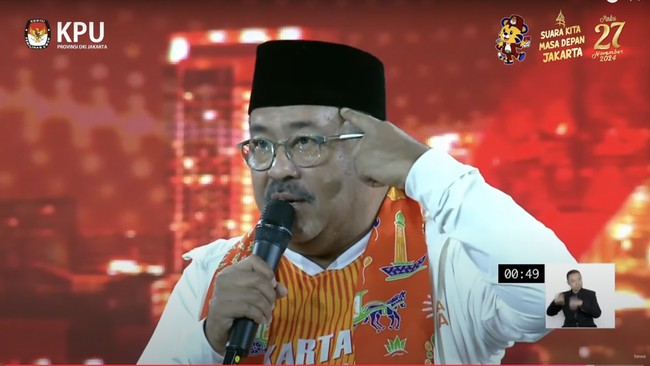 Calon wakil gubernur DKI Jakarta Rano Karno alias Si Doel mengatakan piagam SD cukup untuk petugas penjaga kebersihan.