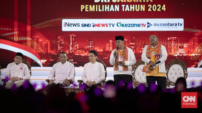 Pramono Anung mengungkit masalah penanganan disabilitas di Jawa Barat saat debat perdana Pilgub Jakarta, Ridwan Kamil meminta maaf jika belum 100 persen.